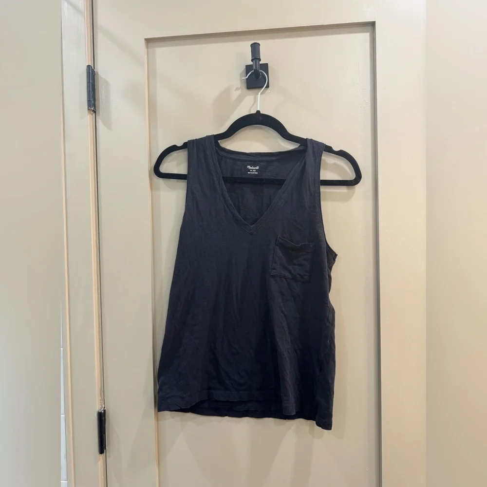 Madewell Whisper Olive V-Neck Pocket Tank - XS - Picture 4 of 6